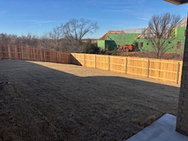 Building Photo - First month Free! NEW NEW NEW!