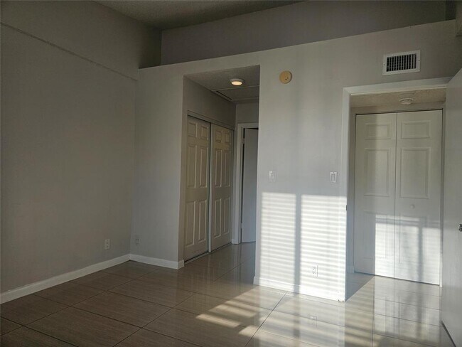 Building Photo - 651 Lyons Rd