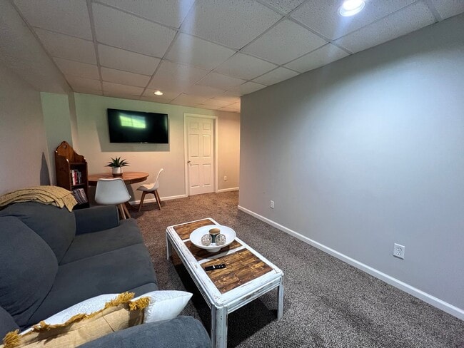 Building Photo - Spacious 3 bedroom Condo In Comstock Park