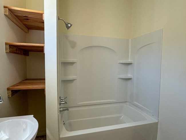 Building Photo - 1014 Hamilton Ave