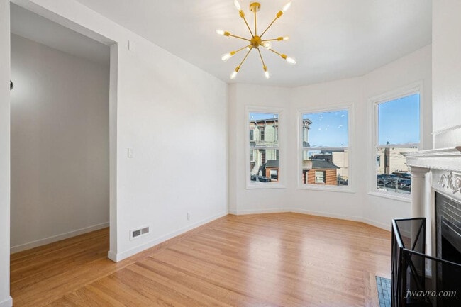 Building Photo - 354 Castro St