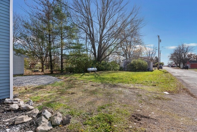 Building Photo - 89 Maple St