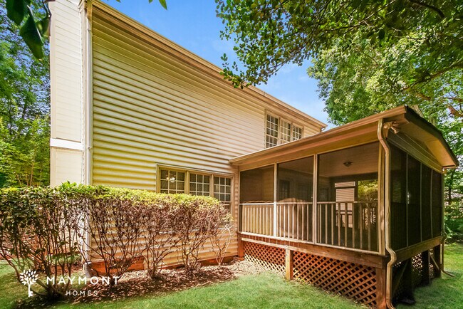 Building Photo - 15734 Glencastle St