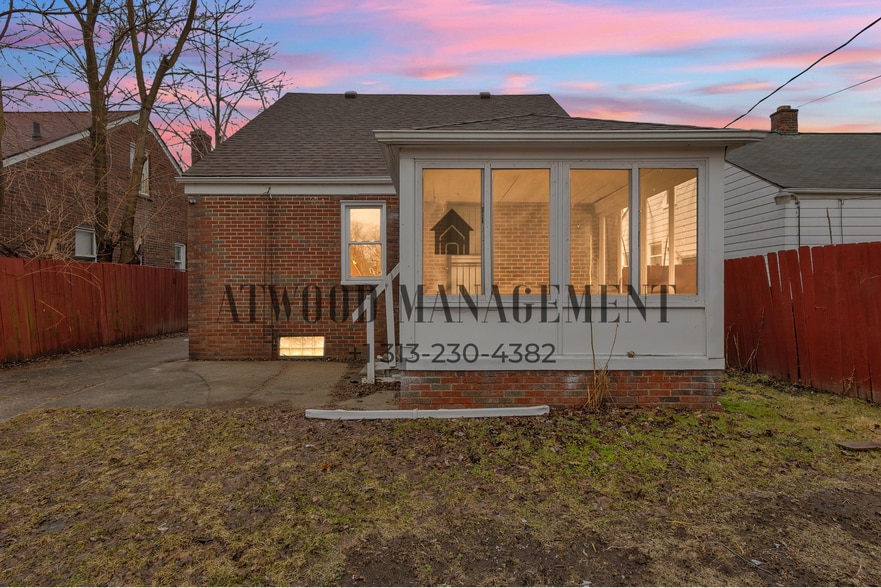 Building Photo - This beautifully updated 3-bedroom, 1-bath single-family home is ready for move-in!