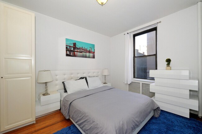 Building Photo - 414 W 46th St