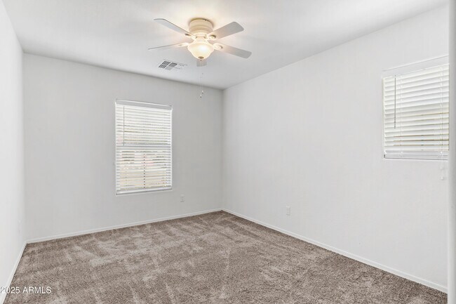 Building Photo - 40925 W Patricia Ln
