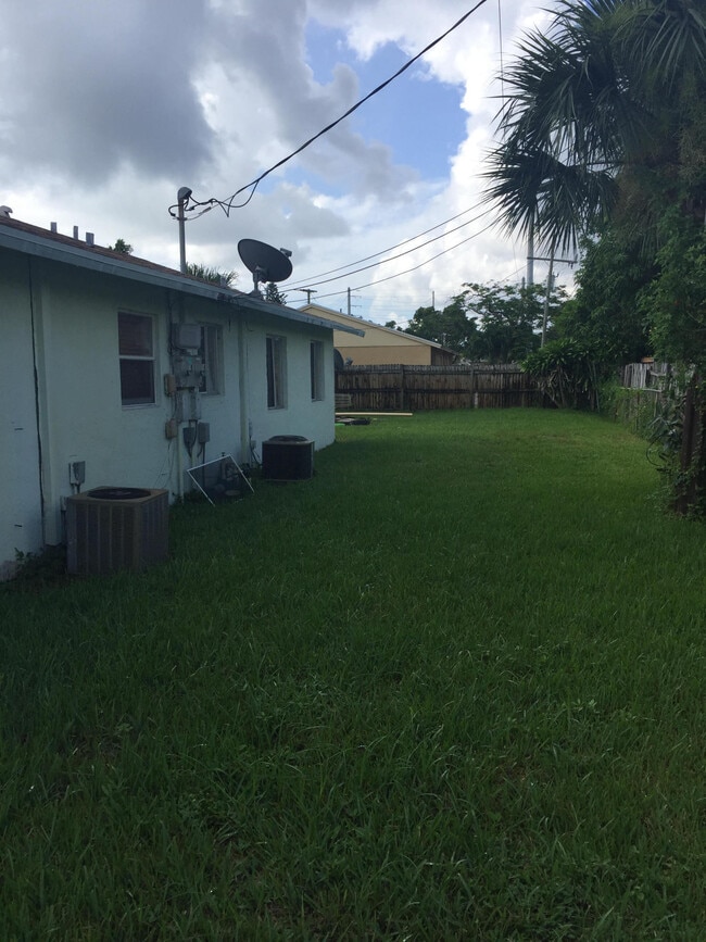 Building Photo - 189 W 16th St