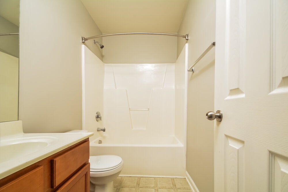 Building Photo - 923 Red Oak Tree Dr