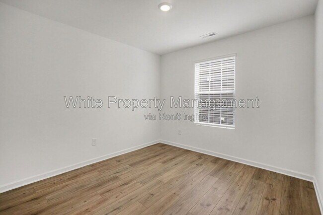 Building Photo - 319 W 18th St