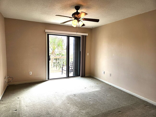 Building Photo - Beautiful Townhome 2 Bedroom 2.5 Bathroom