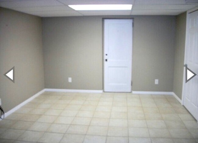 Building Photo - LARGE, 5 BD/2 BA house, near campus!