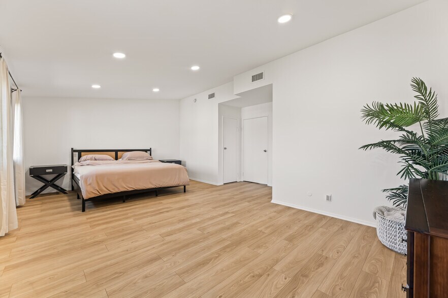 Building Photo - 3500 W Manchester Blvd