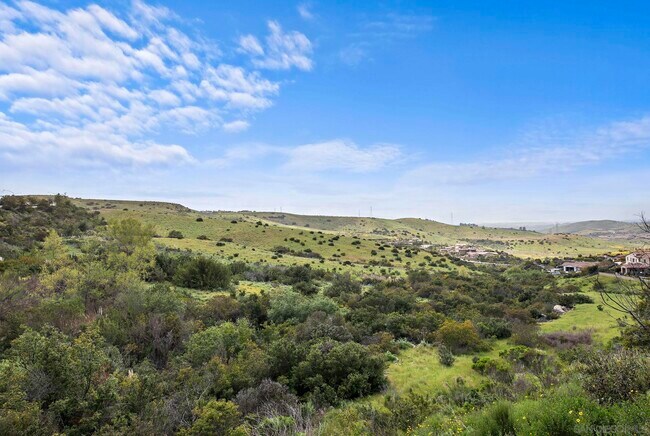 Building Photo - 14748 Valle Del Sur Ct