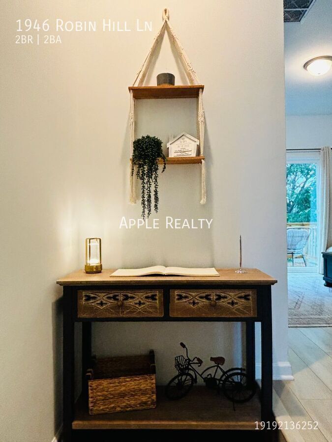 Building Photo - 1946 Robin Hill Ln