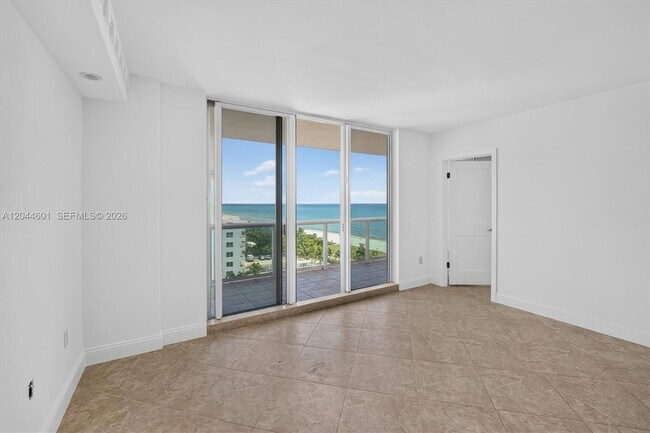 Building Photo - 5001 Collins Ave