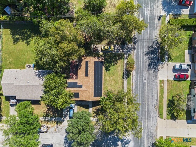 Building Photo - 1820 Gaynor Dr