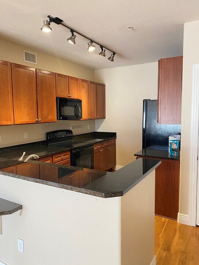 Building Photo - Spacious 2-Bed/2-Bath Cry Creek Crossing C...