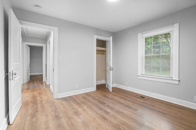 Building Photo - 1120 Leaf Ave