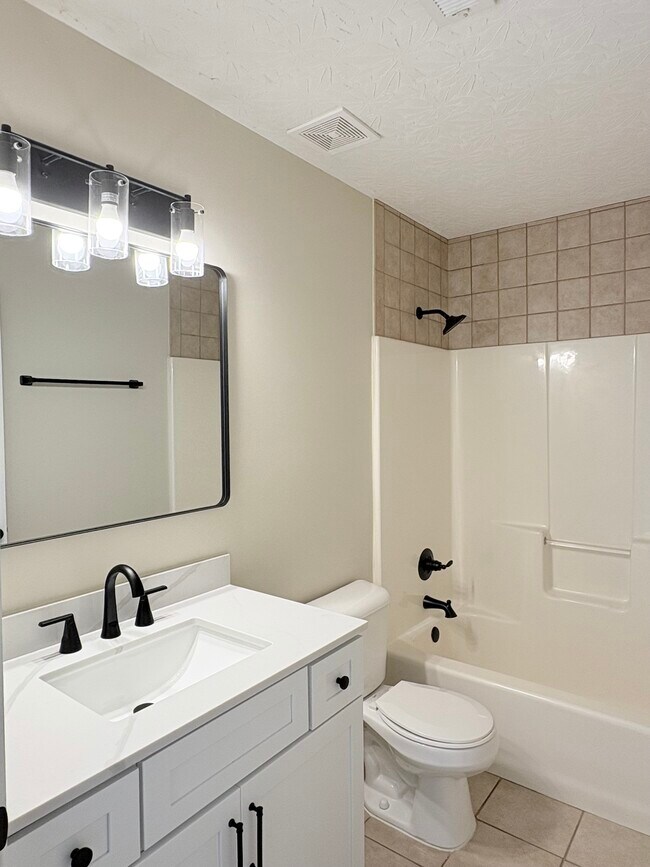 Building Photo - 401 Catalpa Cir