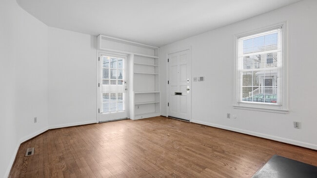 Building Photo - 6415 Howe St