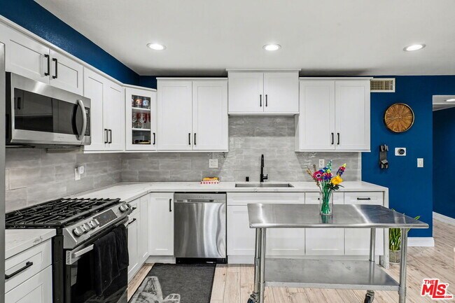 Building Photo - 2700 Cahuenga Blvd