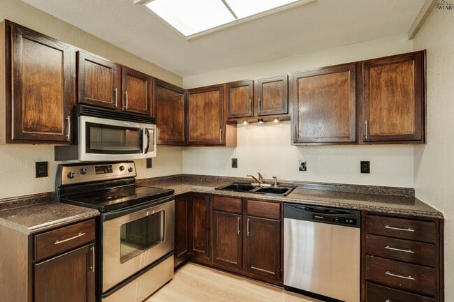 Building Photo - 5115 Kingston Dr