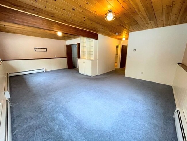 Primary Photo - East Anchorage Four Bedroom Home with Bonu...