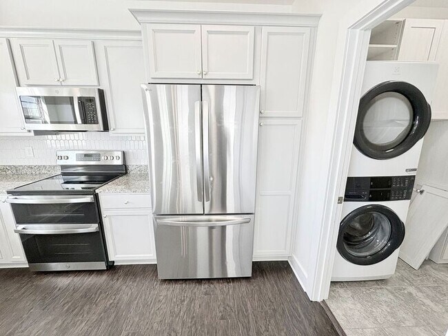 Building Photo - 211 Crooked Cedar Way