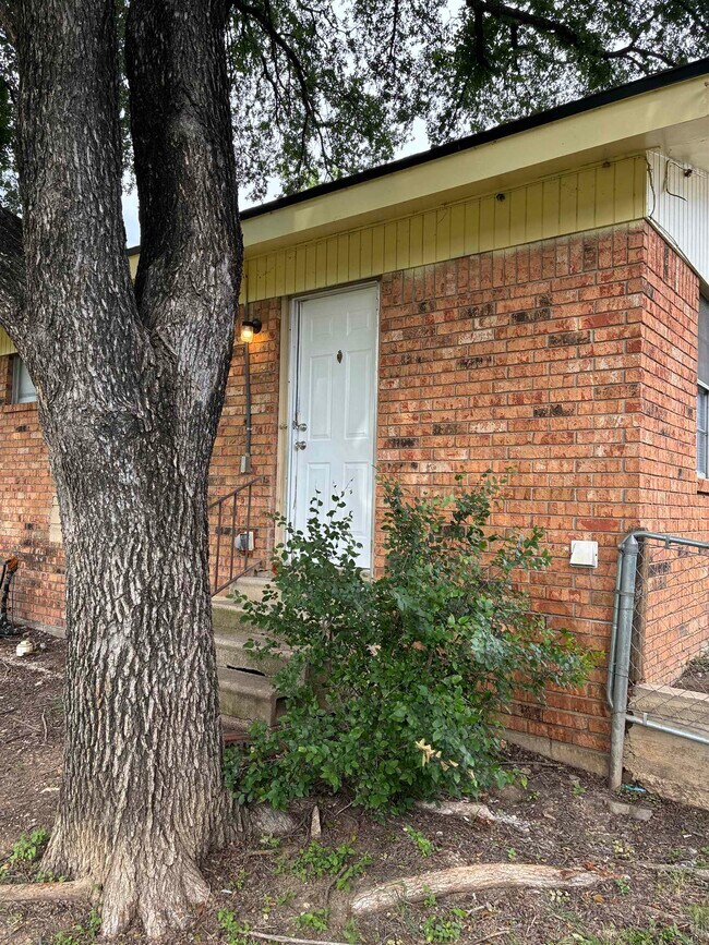 Building Photo - 1112 Northwood Dr