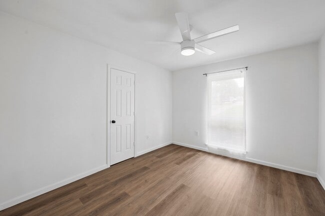 Building Photo - Fully Renovated Woodway Home