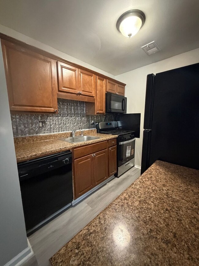 Building Photo - 8929 Brigadier Dr