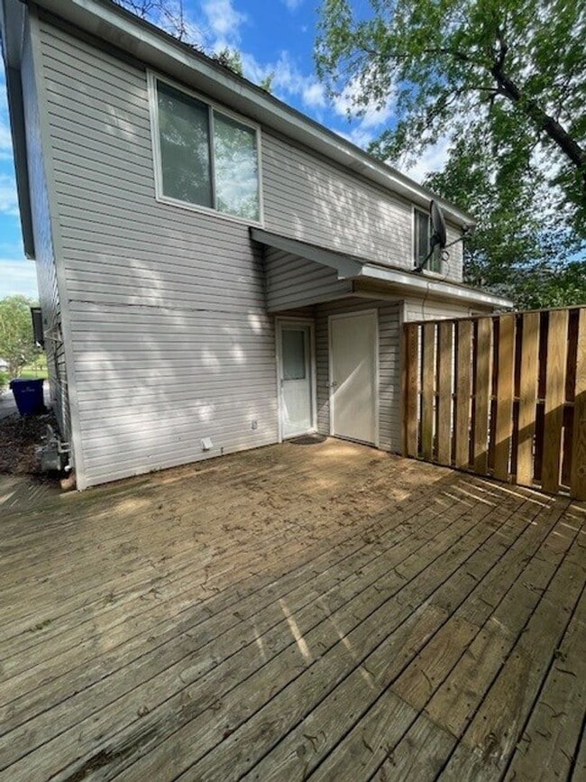 Building Photo - 32 Huntsfield Dr