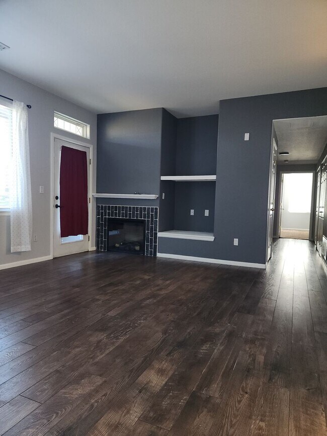 Building Photo - Amazing first floor condo in Littleton!!