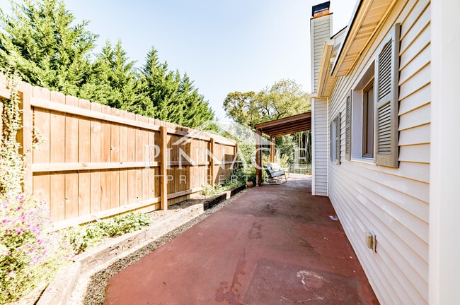 Building Photo - 5840 Quaker Pky