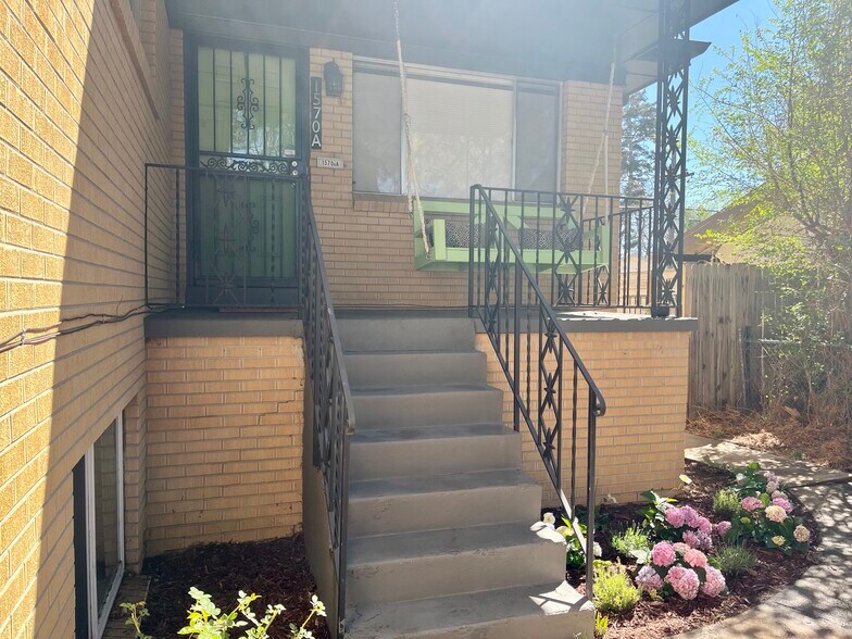 front entrance and shared yard space - 1570 Tamarac St