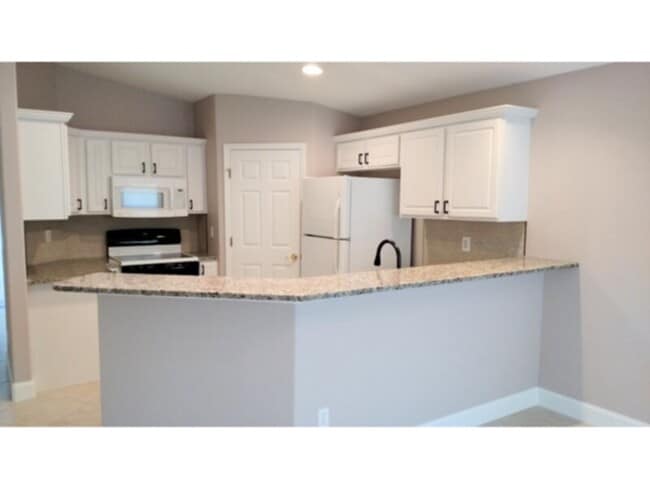 Building Photo - Updated 3/2/2 House in Palm Coast, FL.    www.WeRentSunshine.com