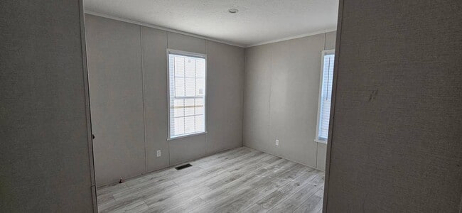 Building Photo - 25 Colony Dr