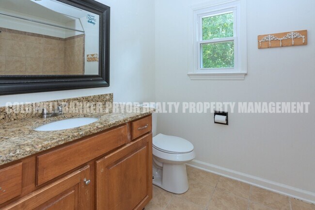 Building Photo - 9356 Charbar Cir
