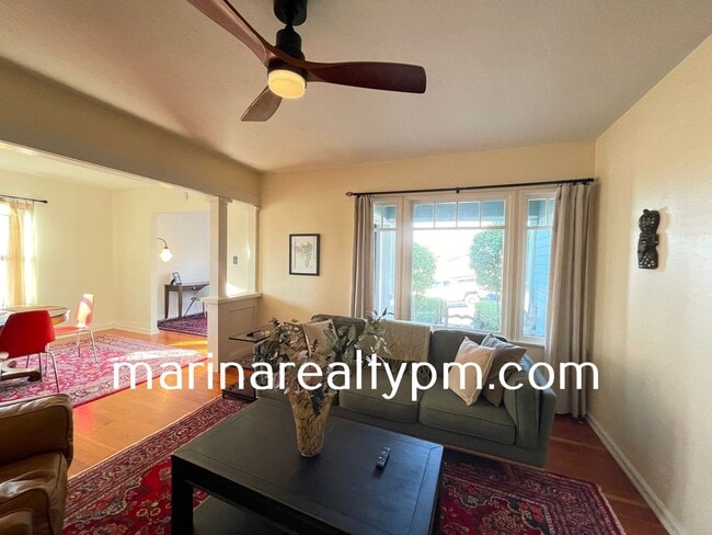 Building Photo - Welcome to this stunning 3 Bedroom 2 Bath ...