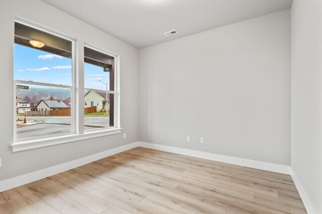 Building Photo - 748 Pinebreak