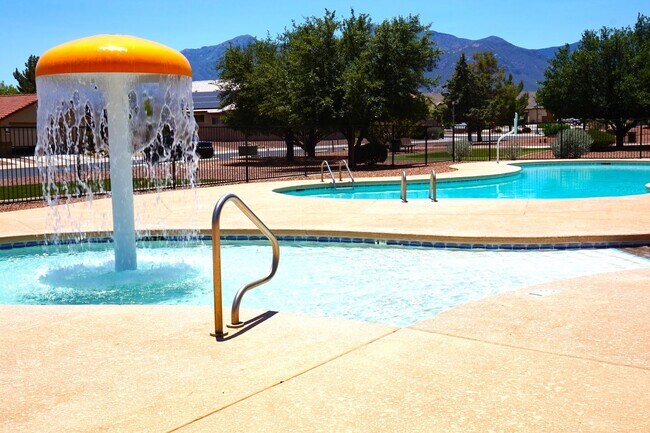 Building Photo - Brand New Home in Holiday