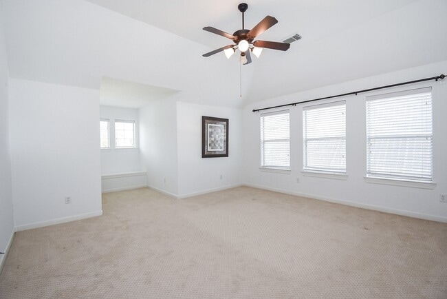 Building Photo - 7606 Westmoreland Dr