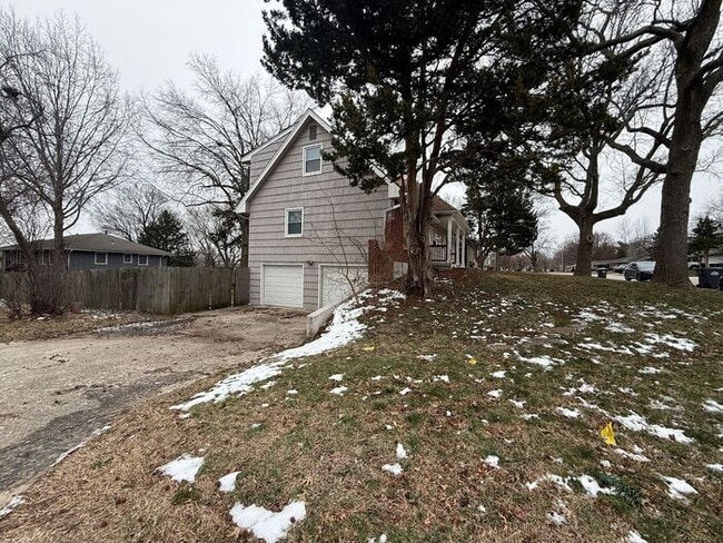 Building Photo - 3BR/2.5BA Duplex w/ 1-Car Garage + Fenced Yard