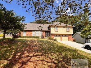 Building Photo - Beautiful Split Level, 5 TRUE Bedrooms!