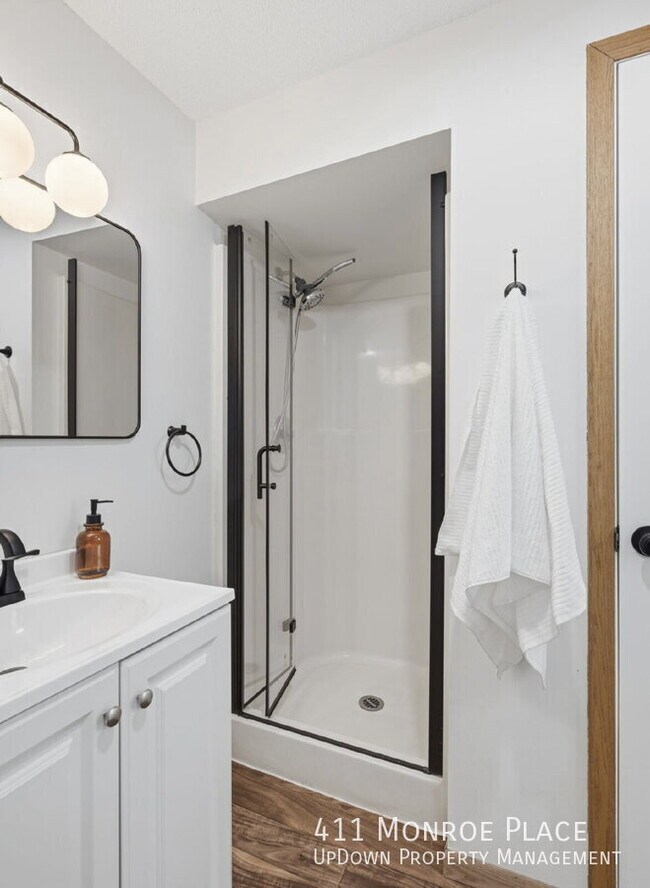 Building Photo - 411 Monroe Pl