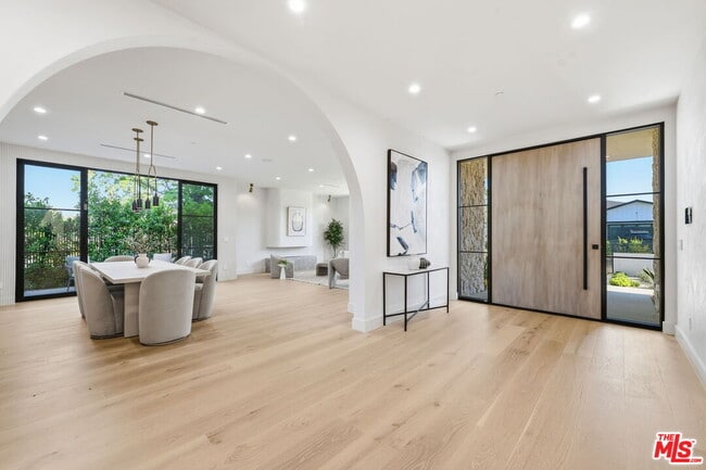 Building Photo - 16643 Addison St