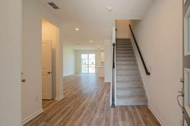 Building Photo - Almost Brand New 3 beds 2.5 baths in East ...