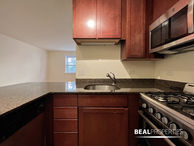 Building Photo - 626 W Wrightwood Ave
