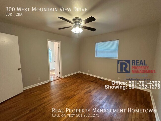 Building Photo - 300 W Mountain View Dr