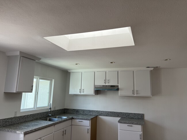 Building Photo - 1215 W L St